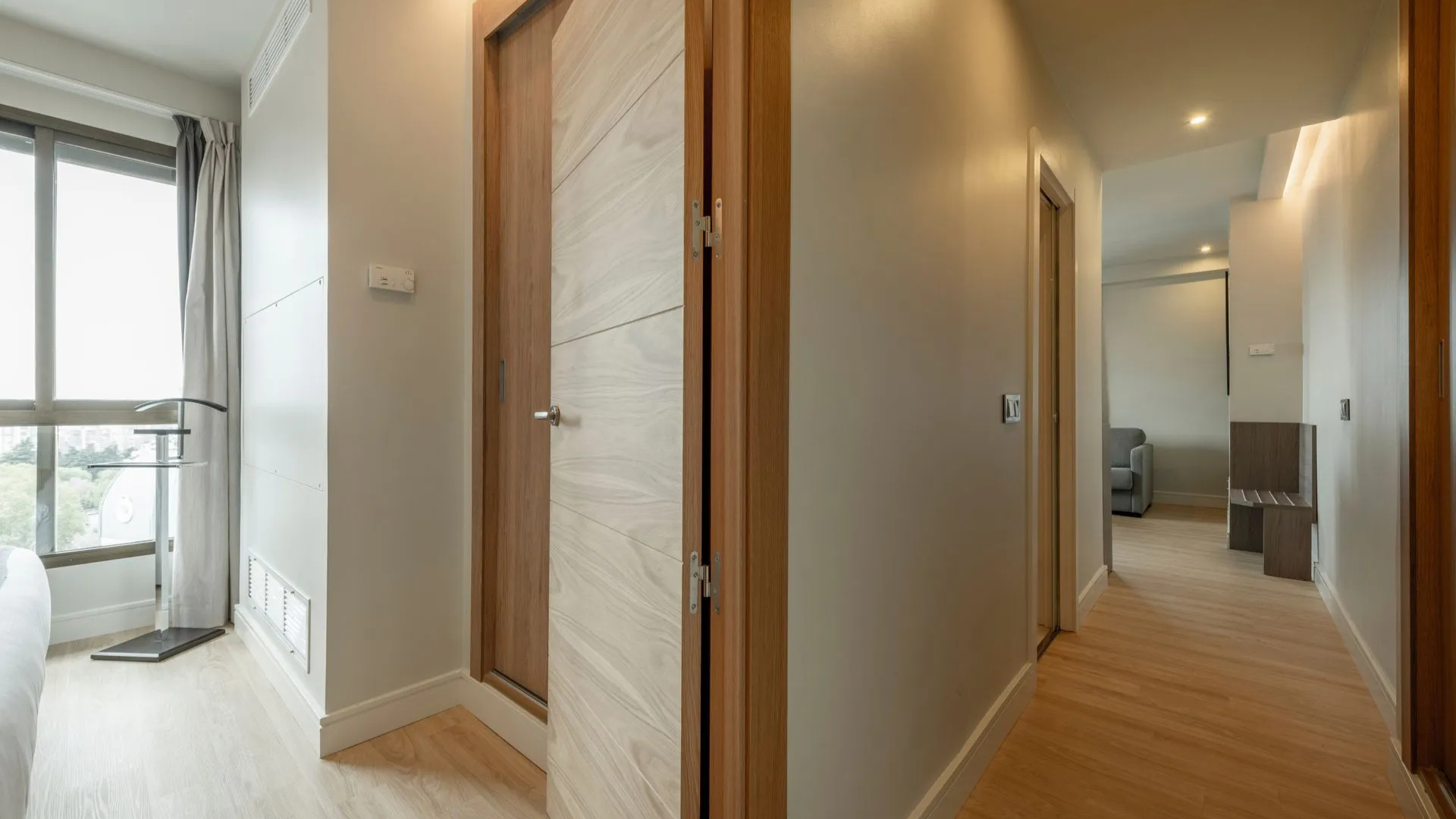 Pose de portes d’entrée, intérieures et de garage par Rimasson Isolation
