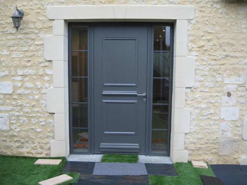 Pose de porte d’entrée et porte de service par Rimasson Isolation