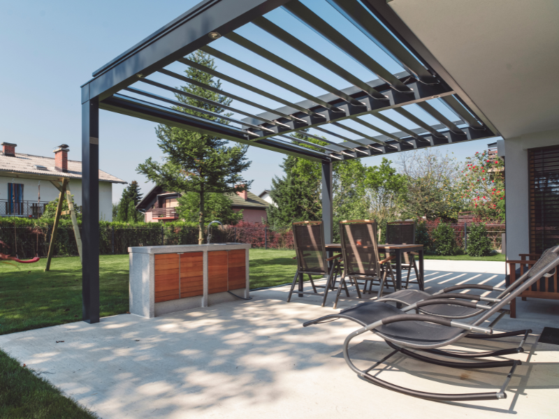 Pose de pergola à toit fixe par Rimasson Isolation