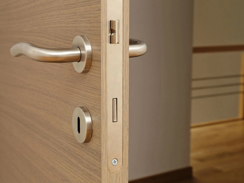Pose de portes intérieures par Rimasson Isolation